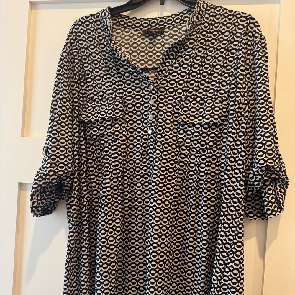 Women’s long sleeve blouse. Black & white size 2X by Cocomo Woman
